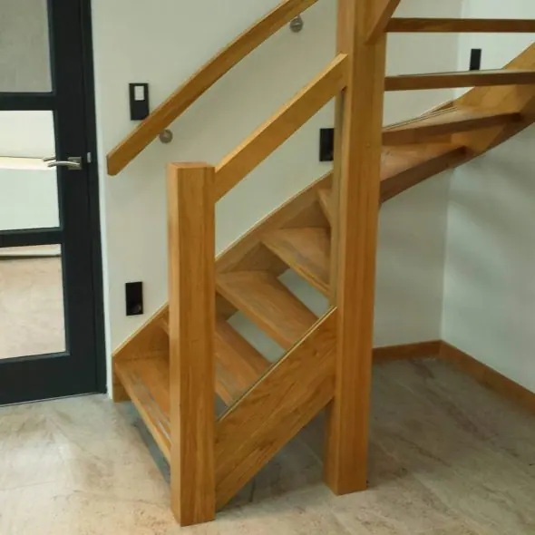 Houten onderkwart trap