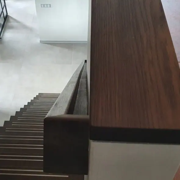 Overloop-met-leuning-en-balustrade