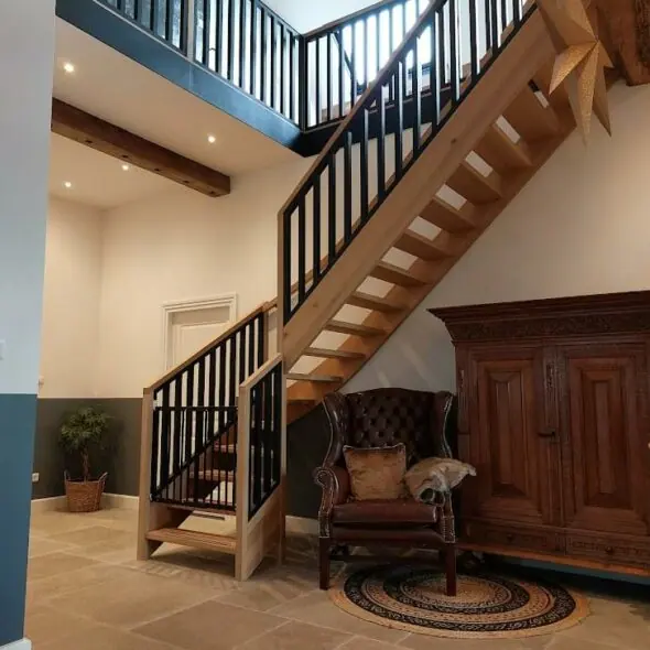 Kwarttrap met balustrade