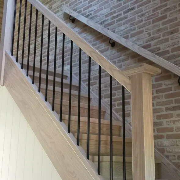 Trap met stenen muur