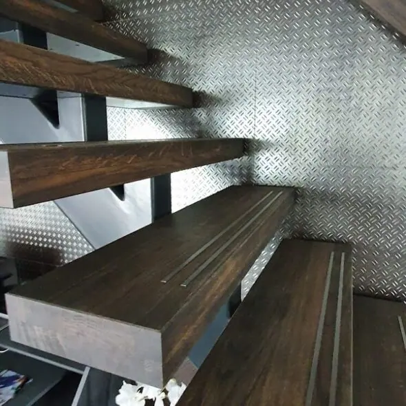 Industriële stalen trap