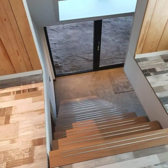 Metalen strips in traptreden