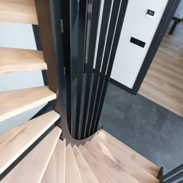 Trap met metalen look