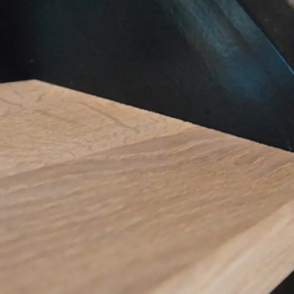 Trede in stalen trapboom