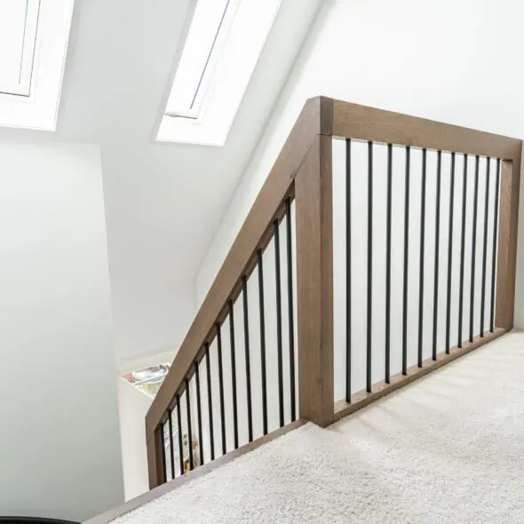 Eiken hekwerk met stalen spijlen