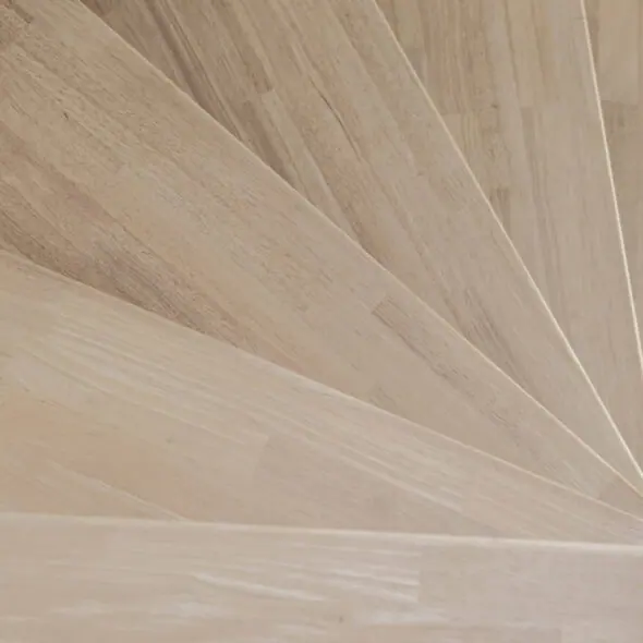Rubberwood traptreden
