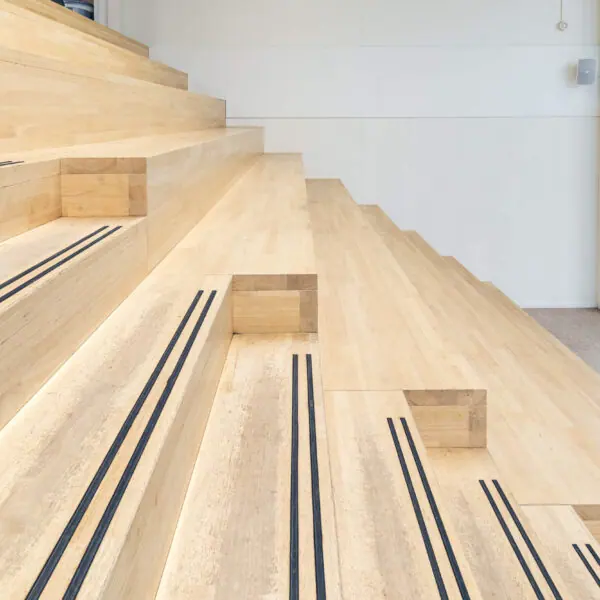 Houten tribune trap