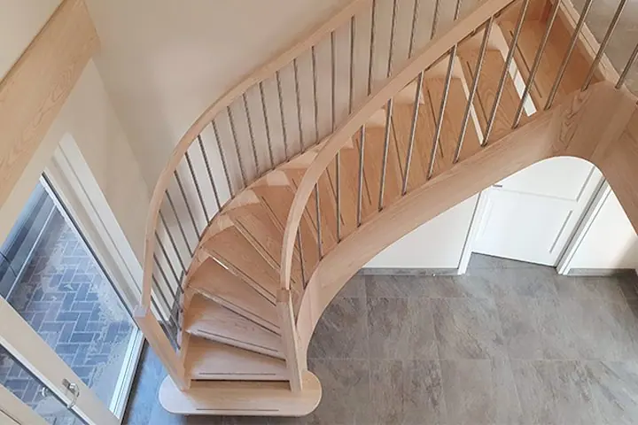 Moderne onderkwart trap